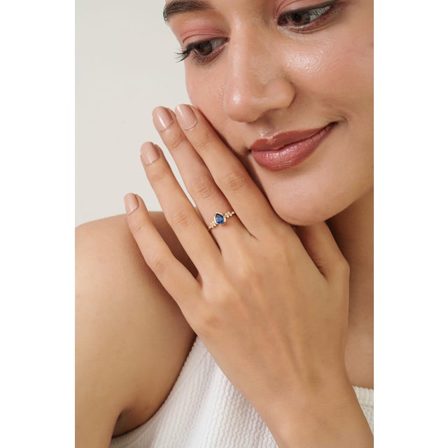 Pear Cut Blue Sapphire and Diamond Cluster Vintage Ring in 14k Gold Size 8 For Sale - Image 4 of 17