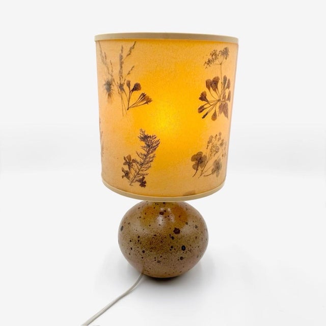 Beige Pyrite Stoneware Ball Lamp with Lampshade Containing Dried Flowers, 1970s For Sale - Image 8 of 10