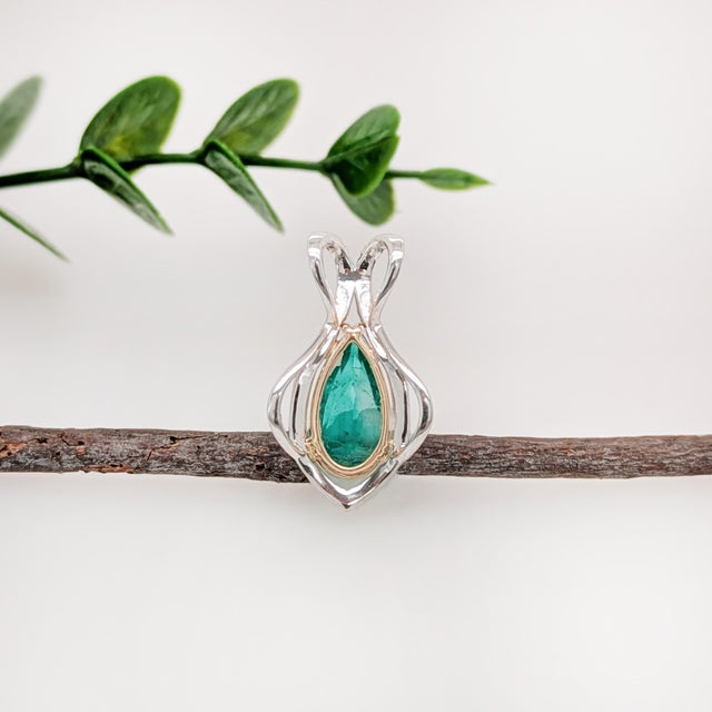Contemporary 2ct Colombian Emerald Pendant w Natural Diamond Accents in Solid 14K White Gold For Sale - Image 3 of 4
