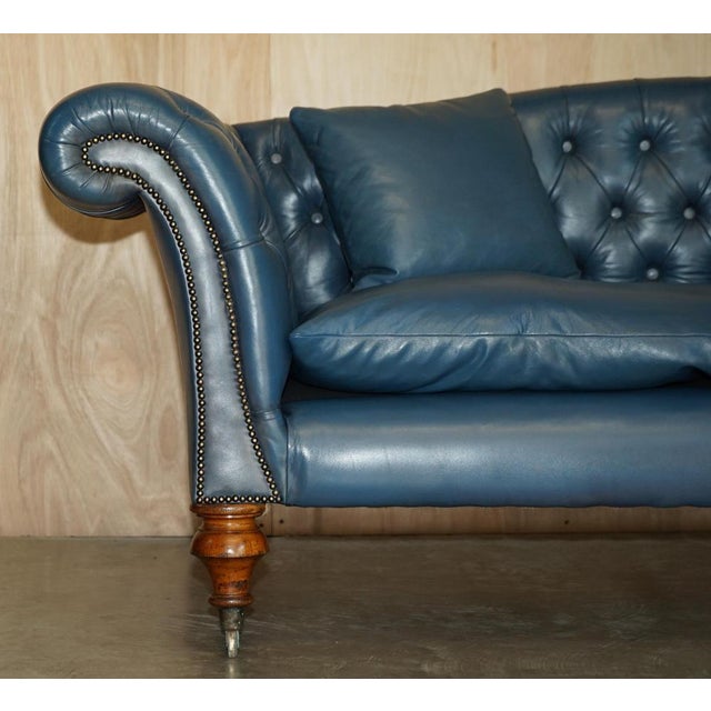 William IV Regency Hump Back Chesterfield Sofa in Blue Leather, 1830s For Sale - Image 4 of 18