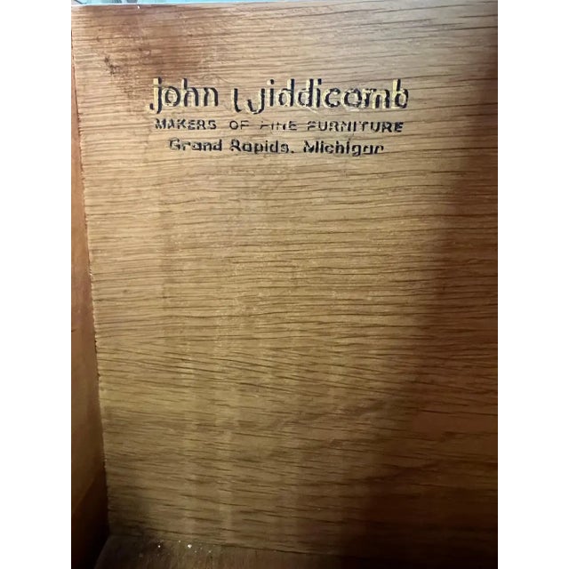 1980s John Widdicomb French Provincial Bombe Serpentine Burl Walnut Commode Dresser For Sale - Image 5 of 13