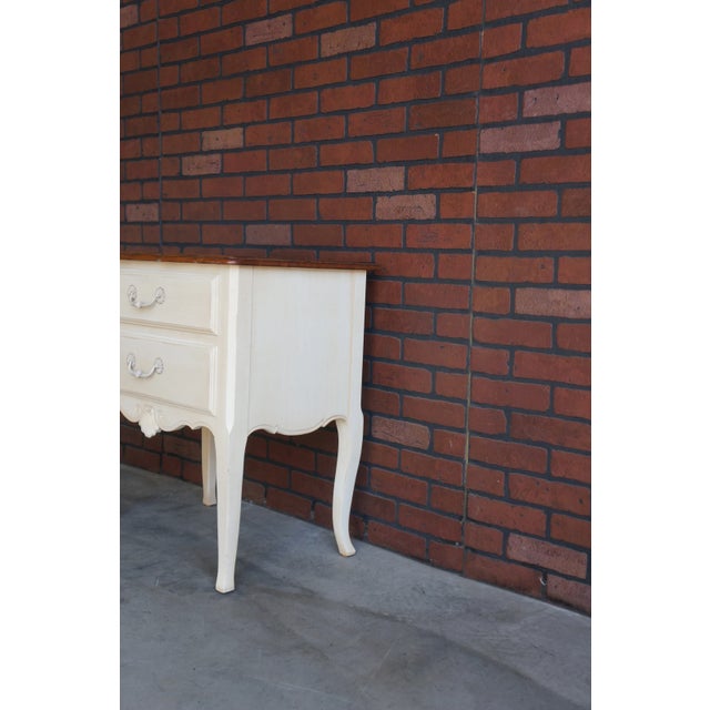 Ethan Allen Ethan Allen Country French Nightstands ~ a Pair For Sale - Image 4 of 6