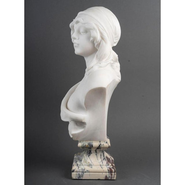 Sculpture Bust of a Woman in White Carrara Marble by Adolfo Cipriani, 1900s For Sale - Image 5 of 9