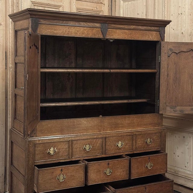 18th Century Georgian Period English Oak Linen Press For Sale - Image 16 of 18
