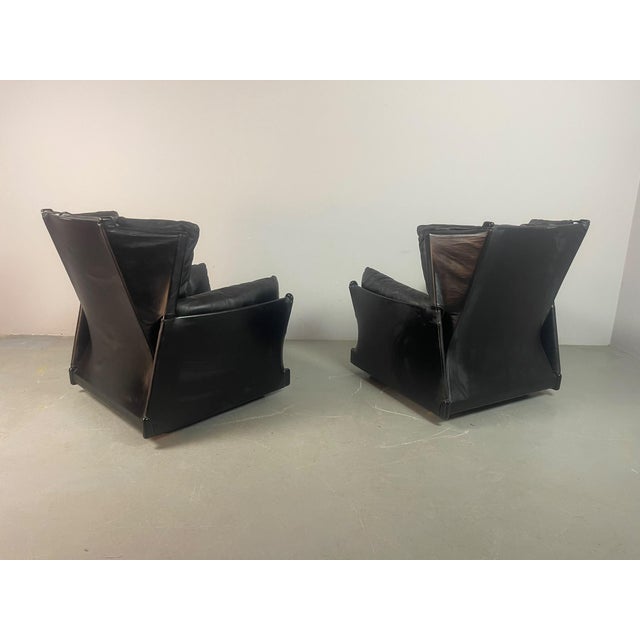 Viola dAmore Lounge Chairs in Dolphin Grey Leather with Hocker by Piero De Martini from Cassina, Italy, 1970s, Set of 2 For Sale - Image 14 of 18