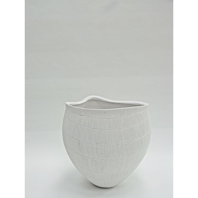 Amorphe Plant Pot in White Slurried Fibre Glass from Gunter Lambert, 2000s For Sale - Image 4 of 10