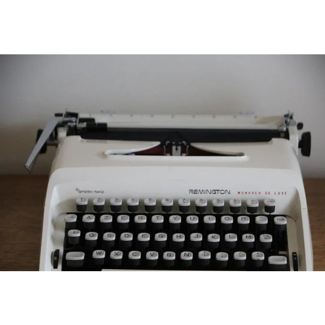 Mid-Century Modern De Luxe Monarch Typewriter from Remington, 1970s For Sale - Image 3 of 11