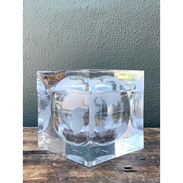 Elevate your bar cart with this striking Mid-Century Modern ice bucket, a masterclass in Postmodern design and material...