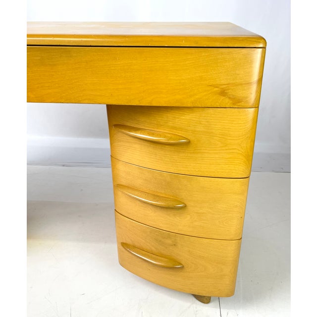 Mid-Century Modern Heywood-Wakefield Solid Birch Kneehole Desk in "Wheat" Finish For Sale - Image 11 of 18