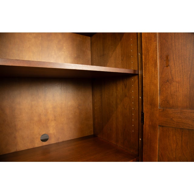 Brown 1990s Hekman Cherry Finish Corner Storage Cabinet / Bookcase | Model 5330-2446 | Open Shelving Sides + Enclosed Center | Excellent Condition For Sale - Image 8 of 18