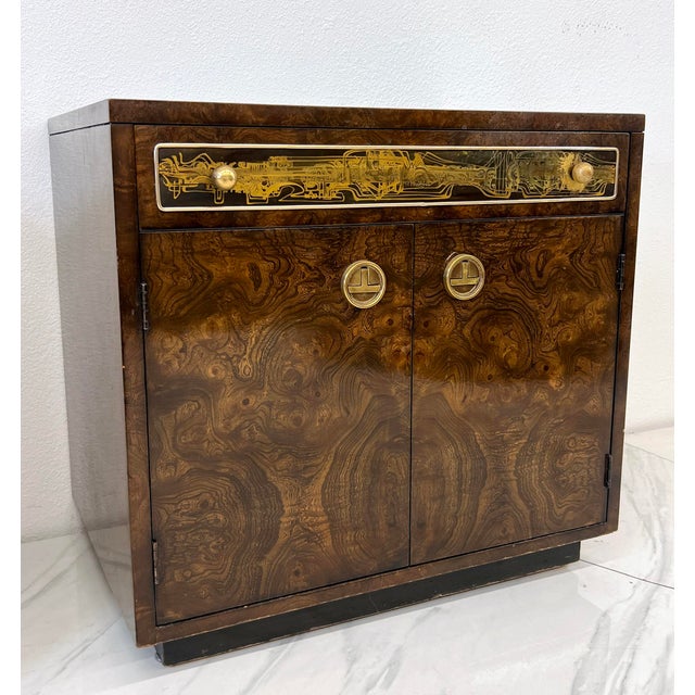 Bernhard Rohne Mastercraft Burl and Acid Etched Brass Nightstands, 1970's For Sale In Los Angeles - Image 6 of 8