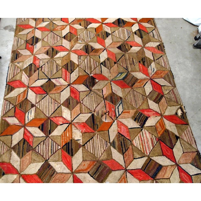 1900s Handmade Antique American Hooked Geometric Rug 4'8" X 7'7" For Sale In New York - Image 6 of 7