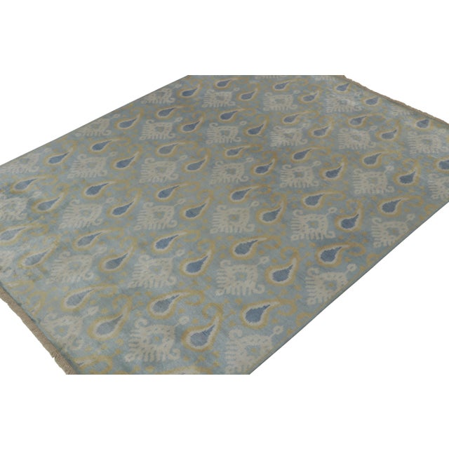 An 8x9 rug inspired from traditional rug styles, from Rug & Kilim’s Modern Classics Collection. Hand-knotted in wool,...