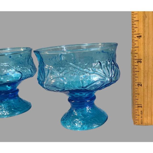 This set of four dessert bowls by Anchor Hocking features a beautiful vintage design in a stunning blue color with a...
