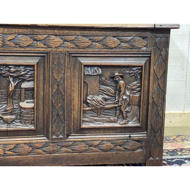 Early 20th Century Breton Storage Bench in Oak and Chestnut For Sale - Image 4 of 16