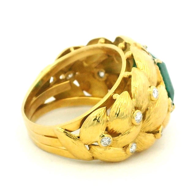 1980s Vintage Etruscan-Style 18K Gold Emerald and Diamond Ring For Sale - Image 5 of 11