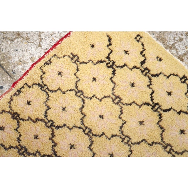 Galerie Shabab Collection Mid-20th Century Turkish Anatolian Throw Rug For Sale - Image 4 of 6