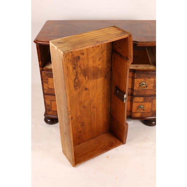 Baroque Chest of Drawers in Walnut, Braunschweig, Germany, 1780 For Sale - Image 4 of 14