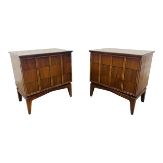 Mid-Century Modern Kent Coffey Parkway Walnut Nightstands - Set of 2 For Sale