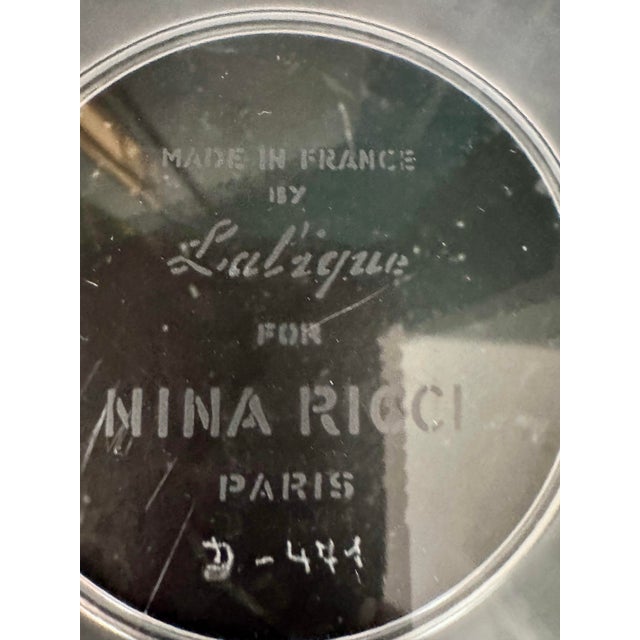 Limited Edition 1975 Lalique for Nina Ricci L’Air Du Temps Frosted Crystal Powder Box, Numbered D-471 For Sale - Image 9 of 9