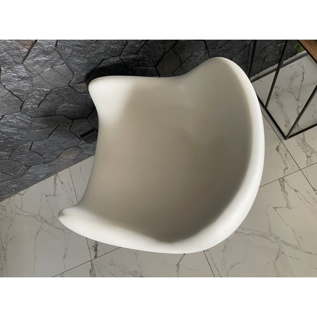 Early 21st Century 20th Century Modernism Matte White RM58 Armchair by Vzór for Roman Modzelewski For Sale - Image 5 of 18