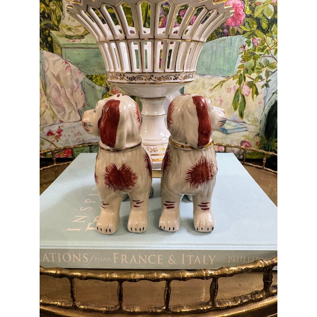 Charming Pair of Vintage Staffordshire Style Spaniels With Gilt Chain Collars and Parted Legs, Red & Cream Porcelain Dogs For Sale - Image 12 of 17
