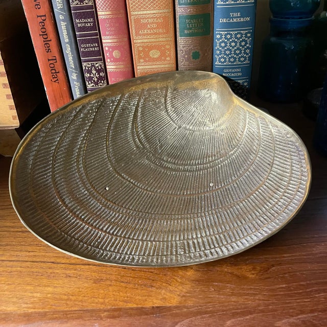 1970s Large Footed Brass Clamshell Catch All For Sale - Image 5 of 5
