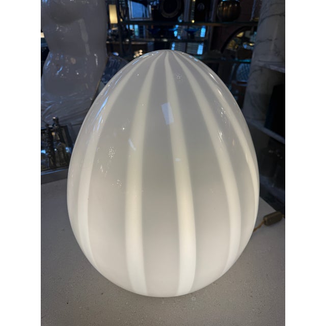 1970s Vintage Mazzega Murano Glass Ovoid Table Lamp – White Striped Art Glass For Sale - Image 5 of 9
