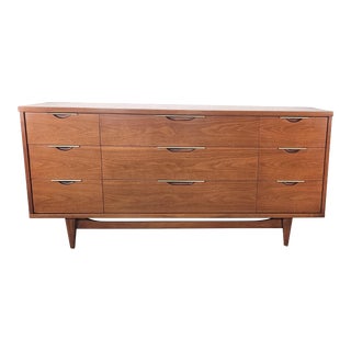 1960s Vintage Kent Coffey Tableau 9-Drawer Walnut Dresser For Sale