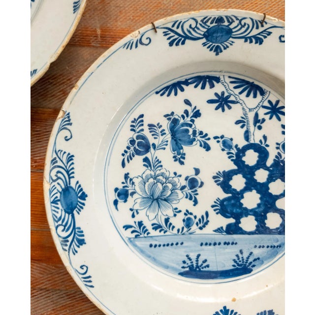 Blue 19th Century Pair of Dutch Delft Faience Chinese Style Blue and White Plates For Sale - Image 8 of 12