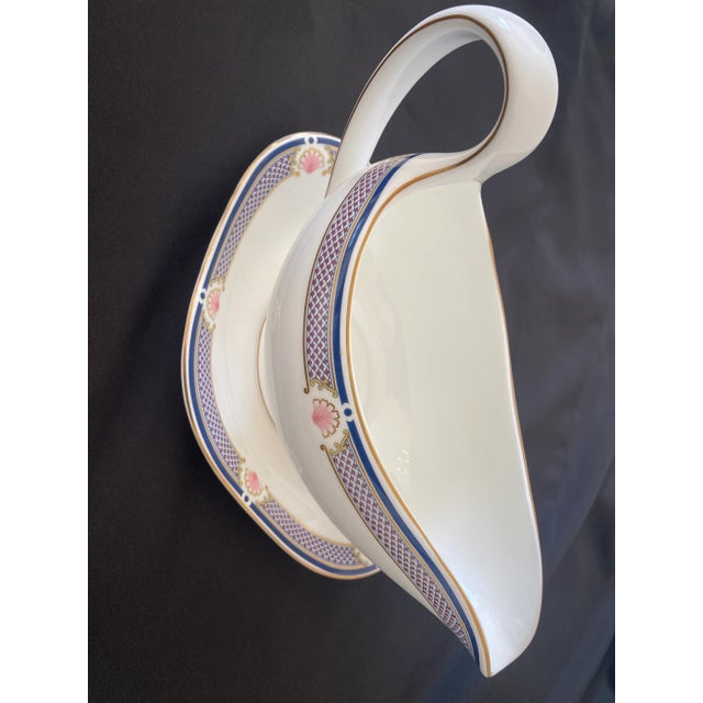 Late 20th Century Wedgwood Waverley Bone China Gravy Boat and Under-Plate Mint Condition For Sale - Image 11 of 12