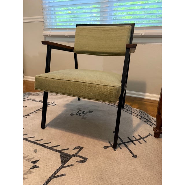 This pair of early-1960s Steelcase lounge armchairs has not just survived more than six decades; it has graduated to...