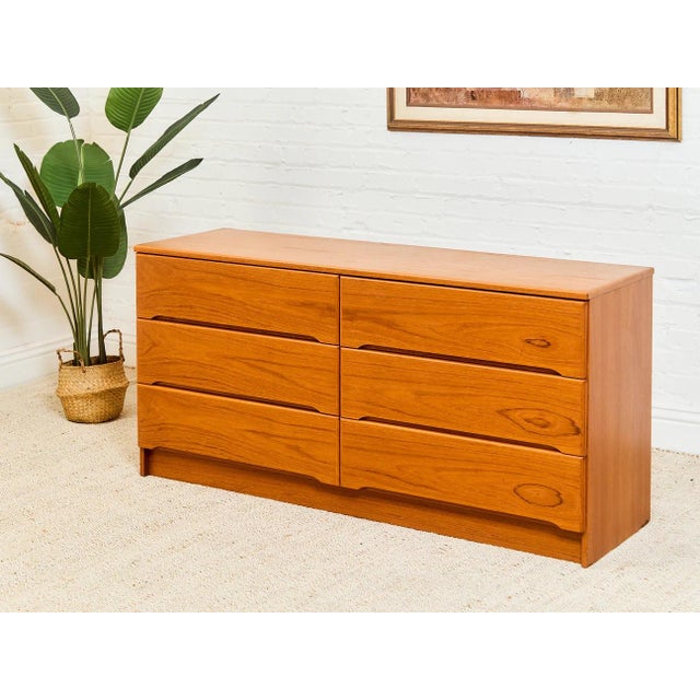 Mid 20th Century 1970s Teak Danish Modern Six Drawer Dresser For Sale - Image 5 of 10