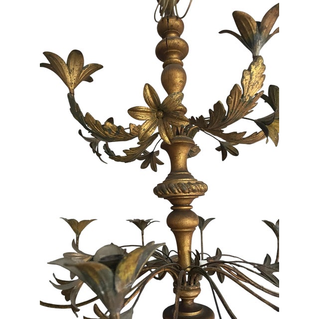 Antique Italian Chandelier in Gold Paint, 1800s, in Good conditions. Designed before 1890 Up to 250V (Europe/UK...