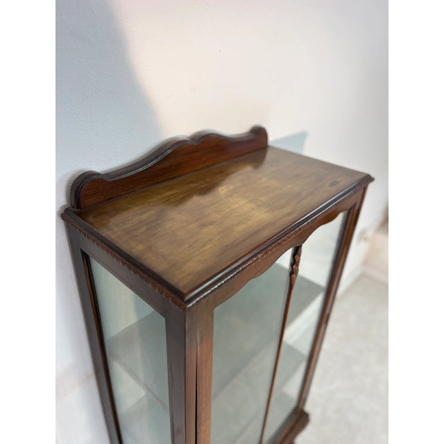 Brown English Art Deco Display Cabinet, 1930s For Sale - Image 8 of 11