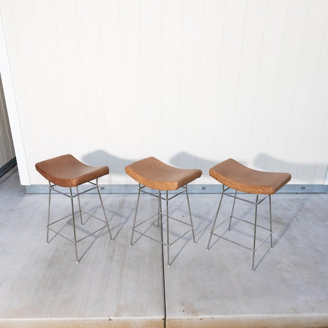 Contemporary Fernando Jaeger "Bienal" Leather & Chrome Stools Made in Brazil - Set of 3 For Sale - Image 3 of 15