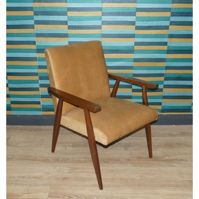Iconic armchair Easy chair with a timelessly understated cover Cool style, modern look Beautifully shaped wooden frame in...
