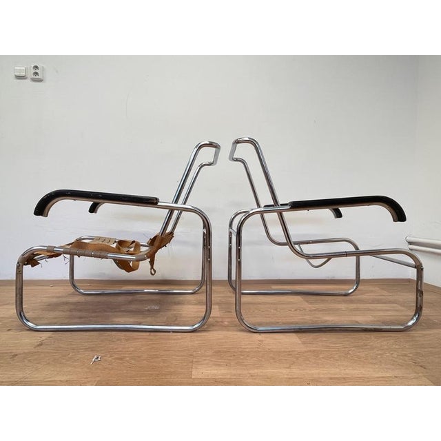 Thonet, 1930, earliest model Good condition, original screws, one missing Suitable for new upholstery This piece is...