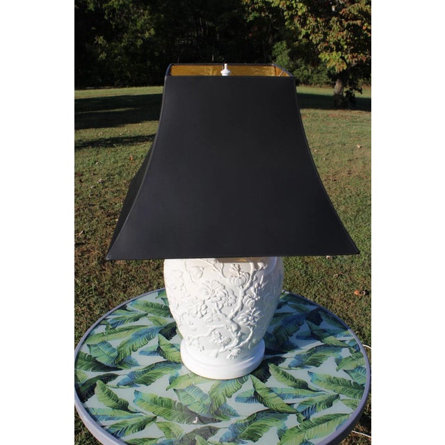 Ceramic 1980s White Ginger Jar Lamp With Black Square Bell Shade For Sale - Image 7 of 13