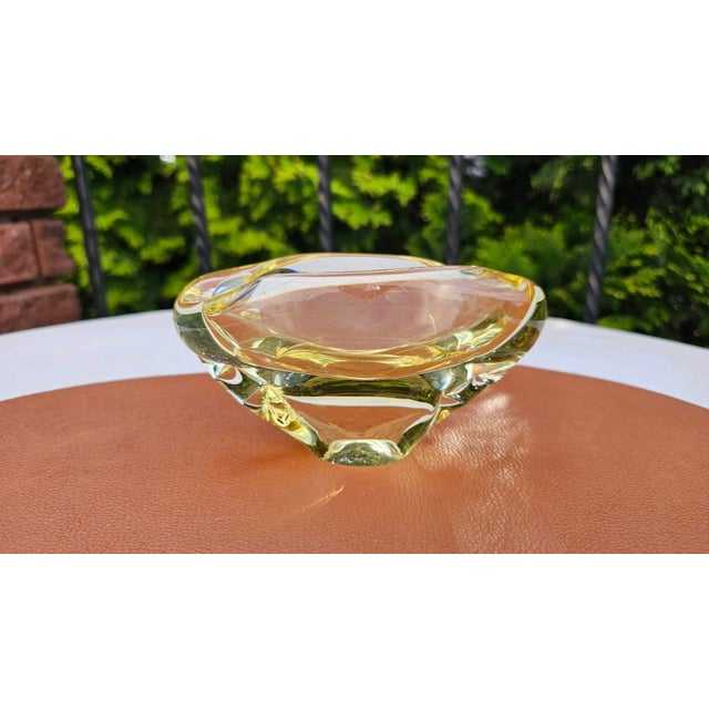 Ashtray, boat shape, Železný Brod, Miloslav Klinger, dimensions: height 8.5 cm, width 15.5 cm, depth 8.5 cm.