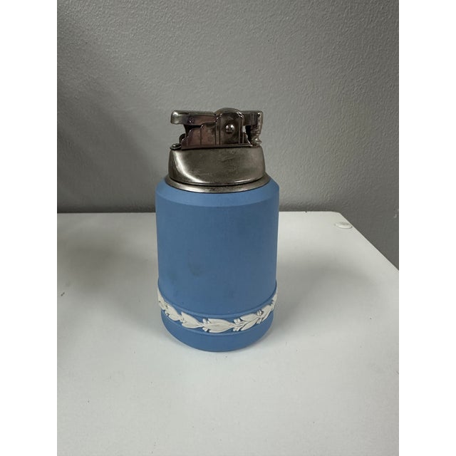 This distinguished Wedgwood Jasperware table lighter is a fine example of classical elegance and mid-century style....