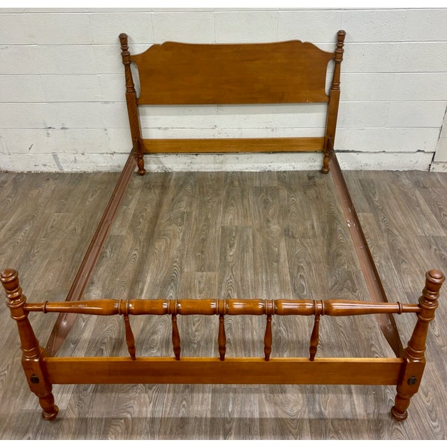 American Vintage Full Size Ethan Allen Baumritter Colonial Manor Model 500 Bed For Sale - Image 3 of 16