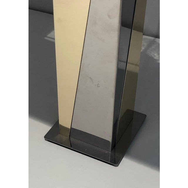 This table lamp is made of chrome and gold metal. This is a French work. Circa 1970.