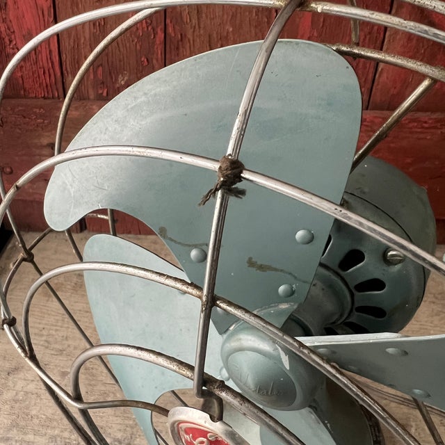 Mid-Century Modern Vintage General Electric 12" Oscillating Desk Fan Model Fm12v43 Functional For Sale - Image 3 of 16