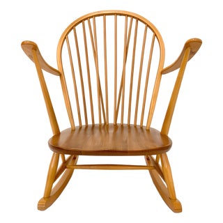 Mid-Century Windsor Grandfather Rocking Chair in Wood attributed to Lucian Ercolani for Ercol, England, 1960s For Sale