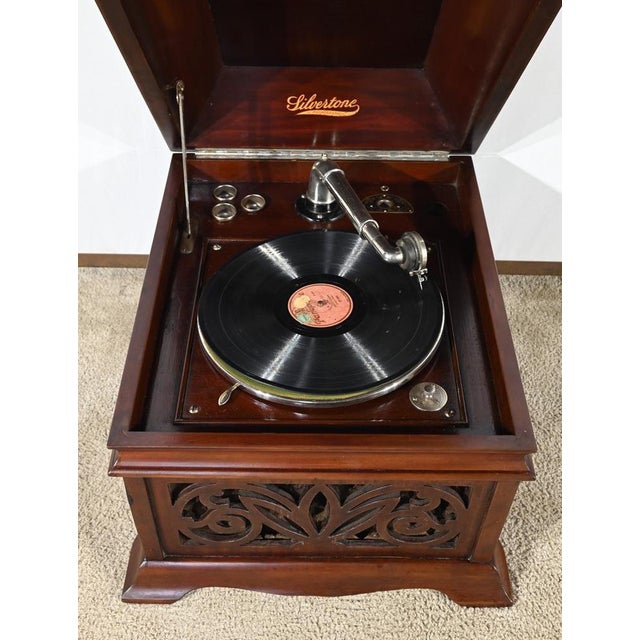 Brown Model VII Phonograph in Mahogany from Silvertone, 1920s For Sale - Image 8 of 18