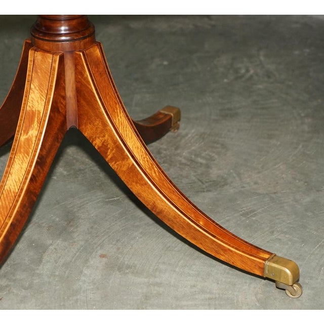 19th Century Regency Crossbanded Extendable Pedestal Dining Table in Satinwood, 1820s For Sale - Image 5 of 18