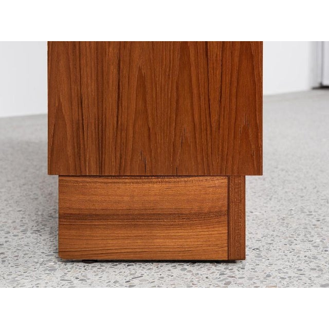 Mid-Century Danish Bookshelf in Teak from Hundevad, 1960s For Sale - Image 4 of 11