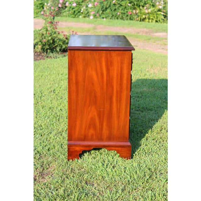Traditional Henkel-Harris Mahogany Nightstands—A Pair For Sale - Image 3 of 18