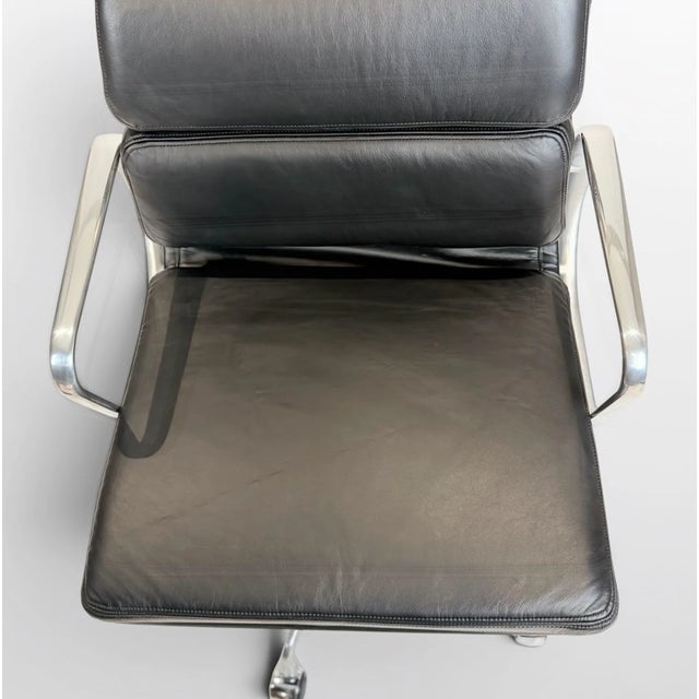 Pair of Eames Aluminum Group Soft Pad Management Chairs by Herman Miller - Black Leather For Sale - Image 9 of 10